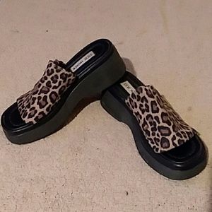 Vintage Leopard print Steve Madden slides